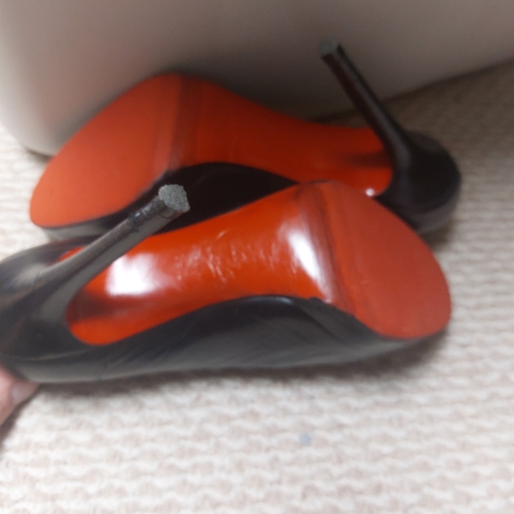 Christian louboutin 39.5 heels - Picture 3 of 5